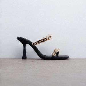COPY - Mid heel with gold chain